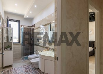 Bagno - Villa Via Giuseppe Garibaldi
 
194, Caltagirone - photo 12