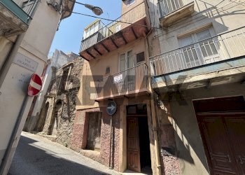 Edificio all\'aperto - Four-room apartment Corso Italia
 
418, San Pier Niceto - photo 1