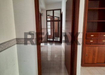 Hall / corridoio - Quadrilocale Via Finocchiari
 
17, Aci Catena - foto 4
