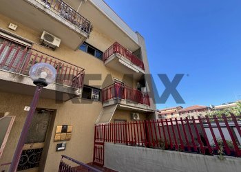 Edificio all\'aperto - Quadrilocale Via Finocchiari
 
17, Aci Catena - foto 2