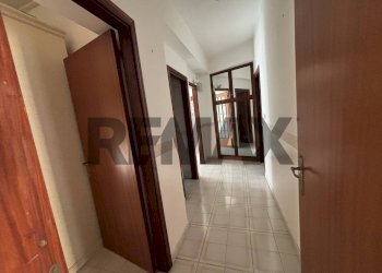 Hall / corridoio - Quadrilocale Via Finocchiari
 
17, Aci Catena - foto 6