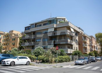 Edificio all\'aperto - Appartamento Via Namaziano
50, Roma - foto 1