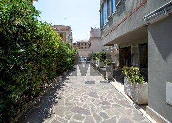 Edificio all\'aperto - Appartamento Via Namaziano
50, Roma - foto 56