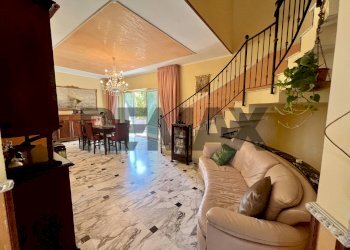 Sala da pranzo - Terraced Villa Via Aviatori D'Italia
 
10, Caserta - photo 6