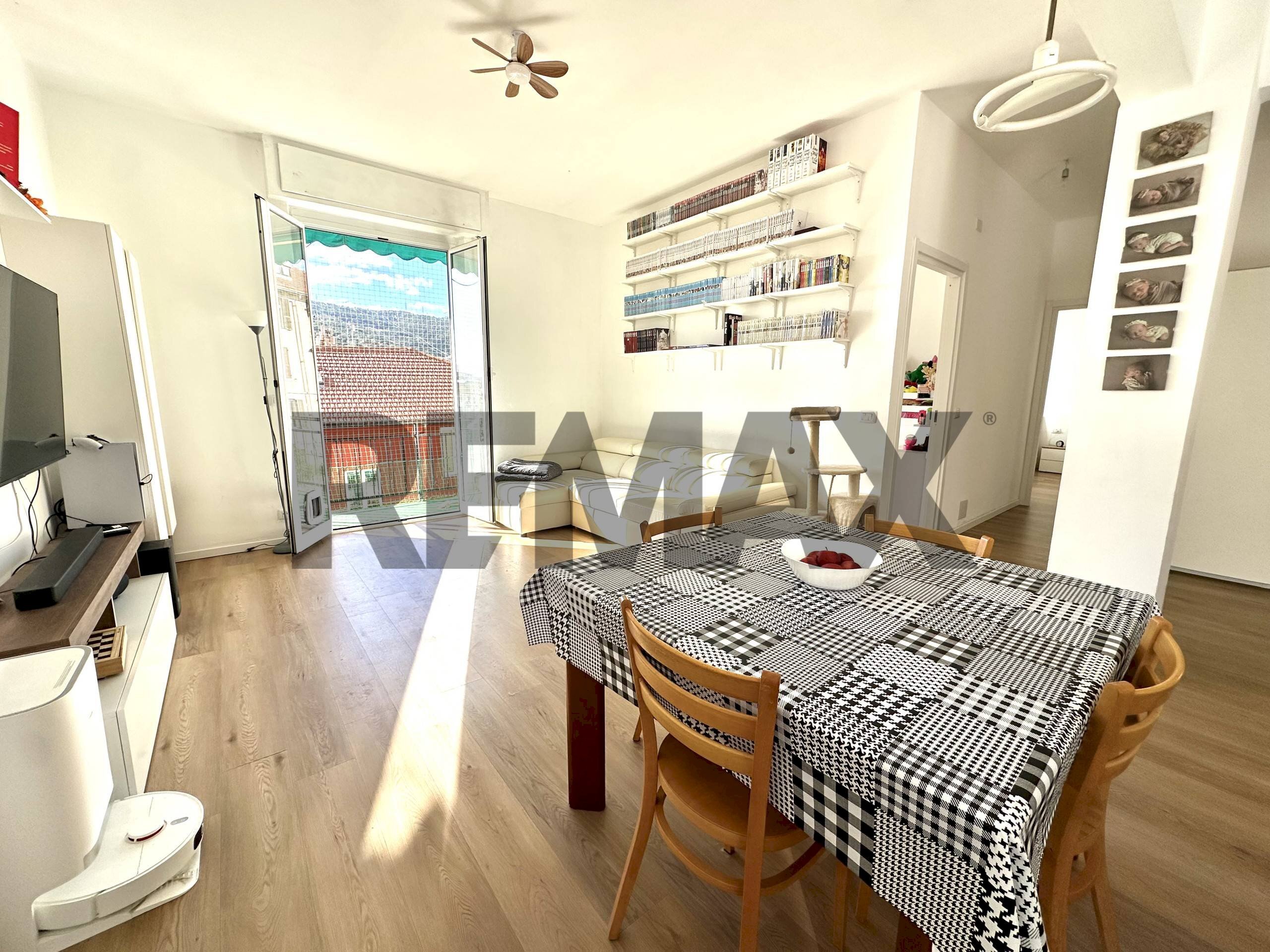 Sala da pranzo - Three-room apartment Via Corridoni
11, Savona - photo 3