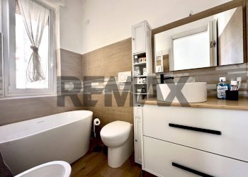 Bagno - Trilocale Via Corridoni
 
11, Savona - foto 43