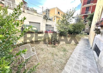 Giardino - Trilocale Via Corridoni
 
11, Savona - foto 54