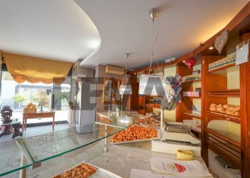 Ricezione / Lobby - Locale Commerciale Via Grumello
64, Bergamo - foto 8