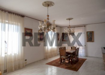 Sala da pranzo - Villa via San Rocco
 
32, Tavernola Bergamasca - photo 3