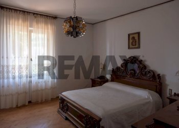 Camera / camera da letto - Villa via San Rocco
 
32, Tavernola Bergamasca - photo 8