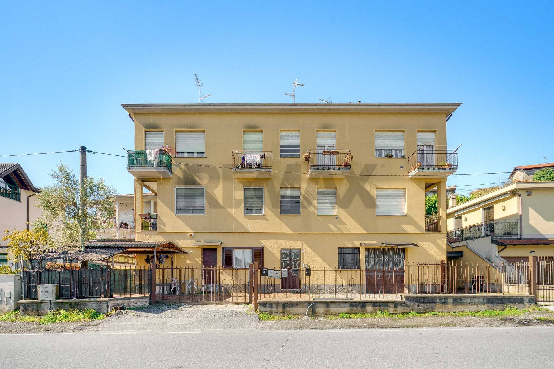 Edificio all\'aperto - Two-room apartment via Varesina
43, Jerago con Orago - photo 2