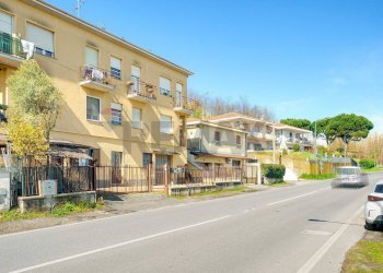 Edificio all\'aperto - Bilocale via Varesina
43, Jerago con Orago - foto 1
