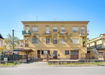 Edificio all\'aperto - Bilocale via Varesina
43, Jerago con Orago - foto 2