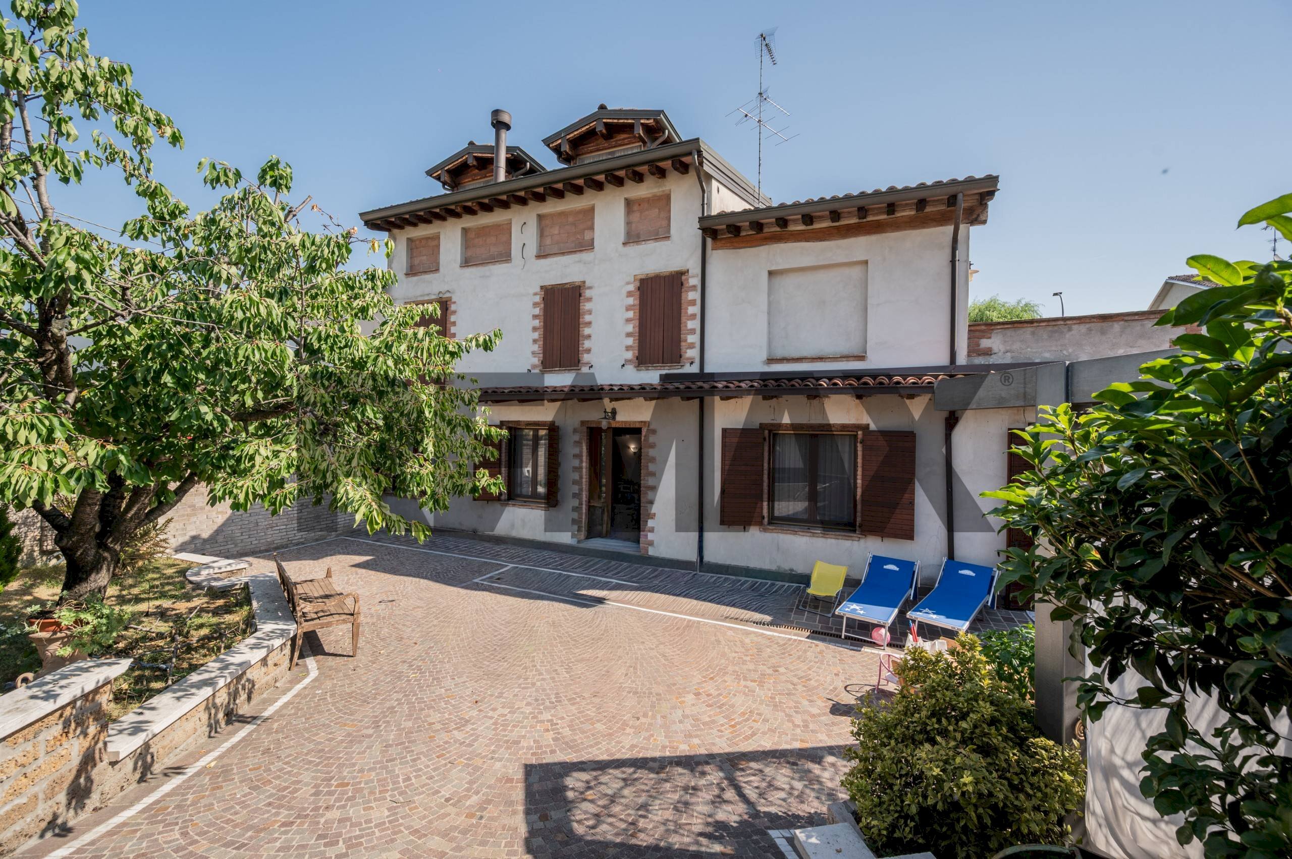 Casa all\'aperto - Villa via villa scassa
 
39, Viadana - photo 1