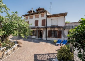 Casa all\'aperto - Villa via villa scassa
 
39, Viadana - photo 1
