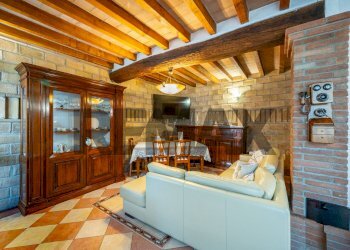 Sala da pranzo - Villa via villa scassa
 
39, Viadana - photo 11