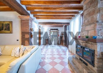 Soggiorno - Villa via villa scassa
 
39, Viadana - photo 12