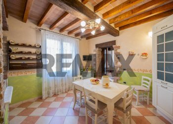 Sala da pranzo - Villa via villa scassa
 
39, Viadana - photo 14