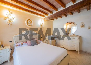 Camera / camera da letto - Villa via villa scassa
 
39, Viadana - photo 24