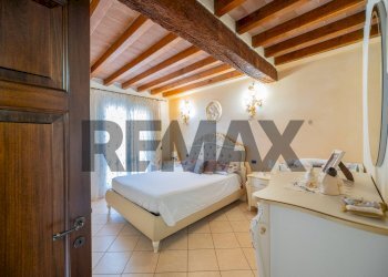 Camera / camera da letto - Villa via villa scassa
 
39, Viadana - photo 26