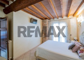 Camera / camera da letto - Villa via villa scassa
 
39, Viadana - photo 27