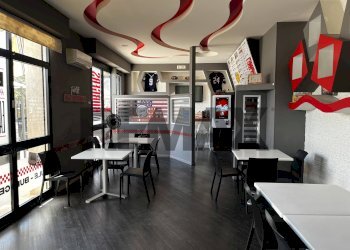 Sala da pranzo - Attività Commerciale via Forlanini
44, Ragusa - foto 4