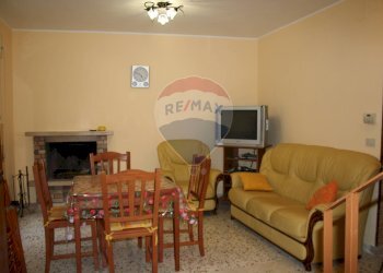Sala da pranzo - Casa indipendente Via Duca Degli Abruzzi
 
58, Caramanico Terme - foto 9