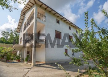 Edificio all\'aperto - Villa Contrada Costa Cola
 
67, Bucchianico - foto 5