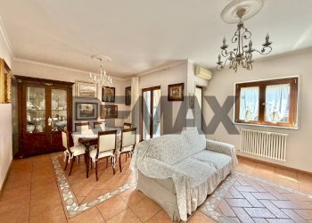 Sala da pranzo - Quadrilocale VIA GRAMICI
 
2, Marano di Napoli - foto 7