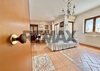 Sala da pranzo - Quadrilocale VIA GRAMICI
 
2, Marano di Napoli - foto 39