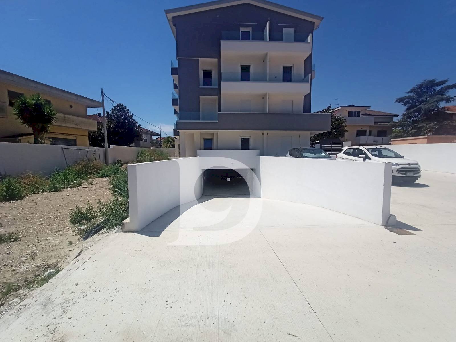 facciata-area condominiale - Trilocale Viale Matrino
37, Città Sant'Angelo - foto 3