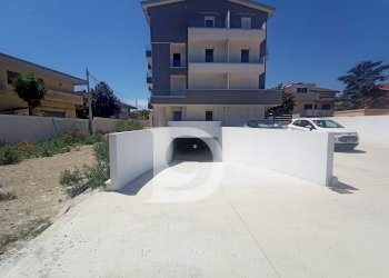 facciata-area condominiale - Three-room apartment Viale Matrino
 
37, Città Sant'Angelo - photo 3