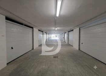 garage - Three-room apartment Viale Matrino
 
37, Città Sant'Angelo - photo 38