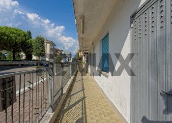 Balcone con tende su strada - Appartamento via Adige
 
9, Caorle - foto 12
