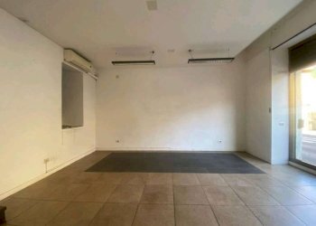 camera - Commercial Premises Garibaldi
35, Fino Mornasco - photo 5