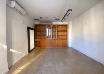 corridoio - Commercial Premises Garibaldi
35, Fino Mornasco - photo 6
