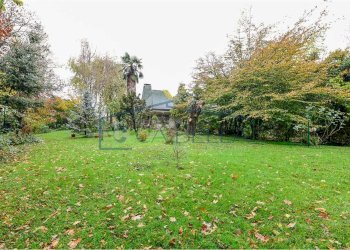 giardino - Villa Mondello di Socco
 
30, Fino Mornasco - foto 30