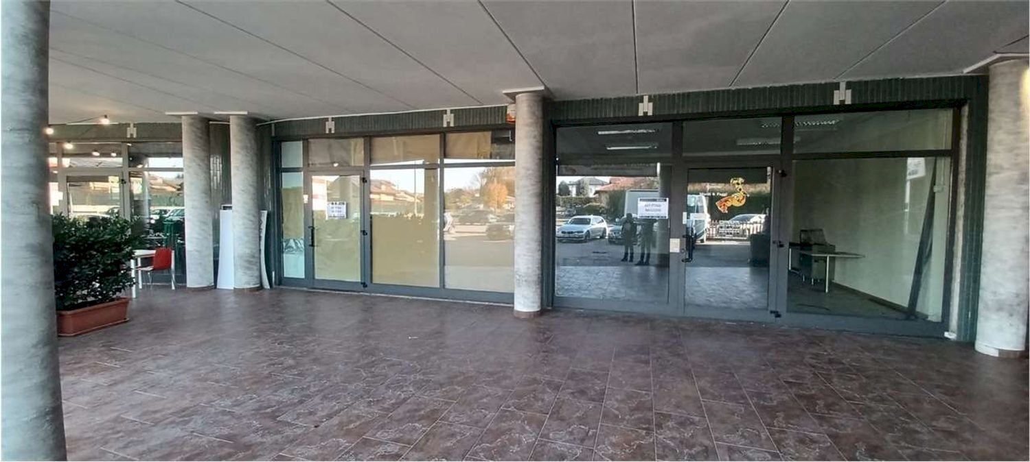 Foto 1 - Commercial Premises Statale dei Giovi
 
7, Fino Mornasco - photo 1