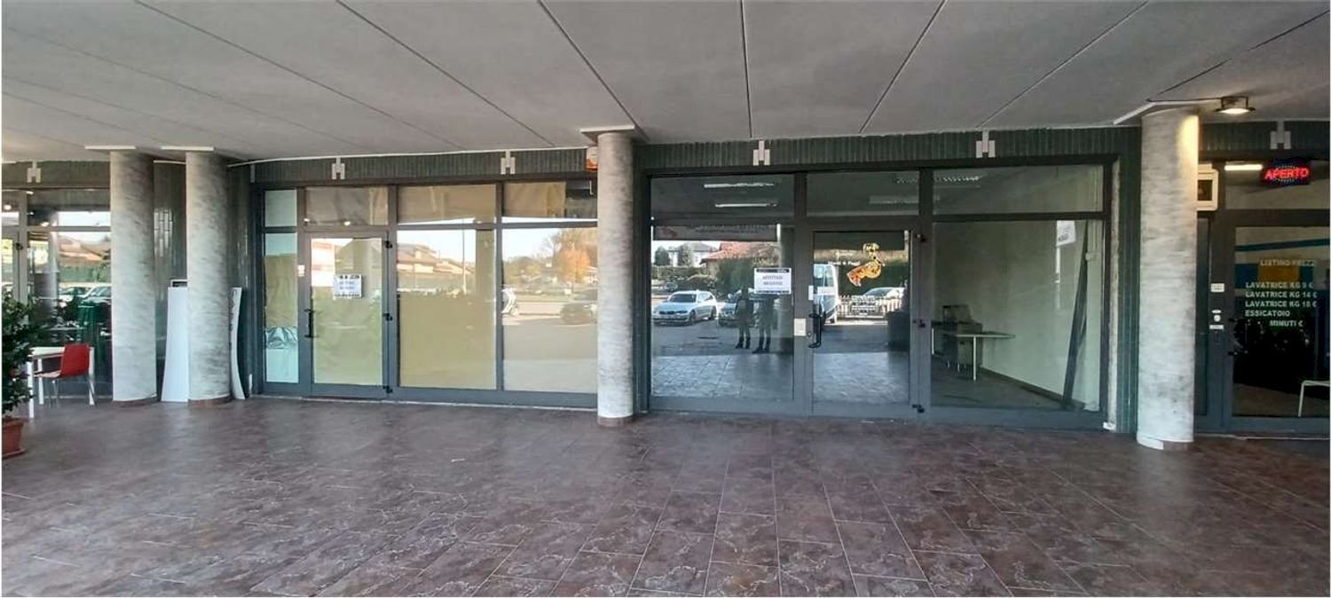 Foto 2 - Commercial Premises Statale dei Giovi
7, Fino Mornasco - photo 2