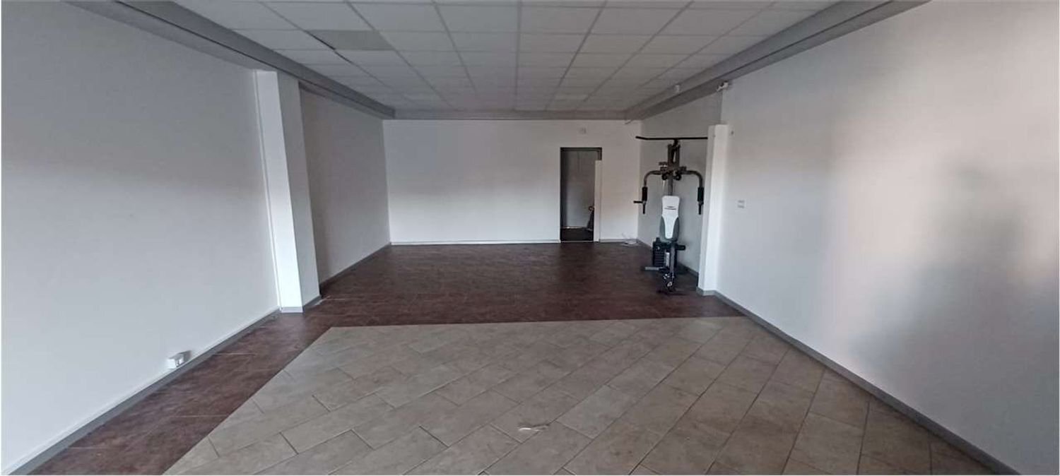 corridoio - Commercial Premises Statale dei Giovi
7, Fino Mornasco - photo 3