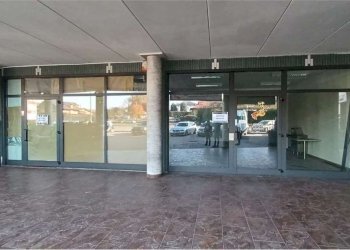 Foto 2 - Commercial Premises Statale dei Giovi
7, Fino Mornasco - photo 2