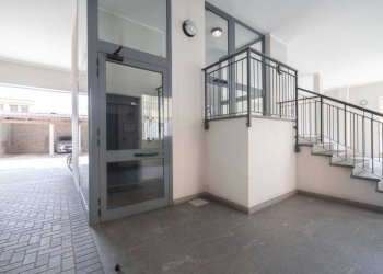 Interno palazzo - Appartamento via Andorno, 46, Torino (zona Vanchiglietta) - foto 4