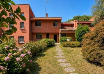 Facciata - Terraced Villa via Francesco Agello, 15, Varese (neighborhood Lissago) - photo 8