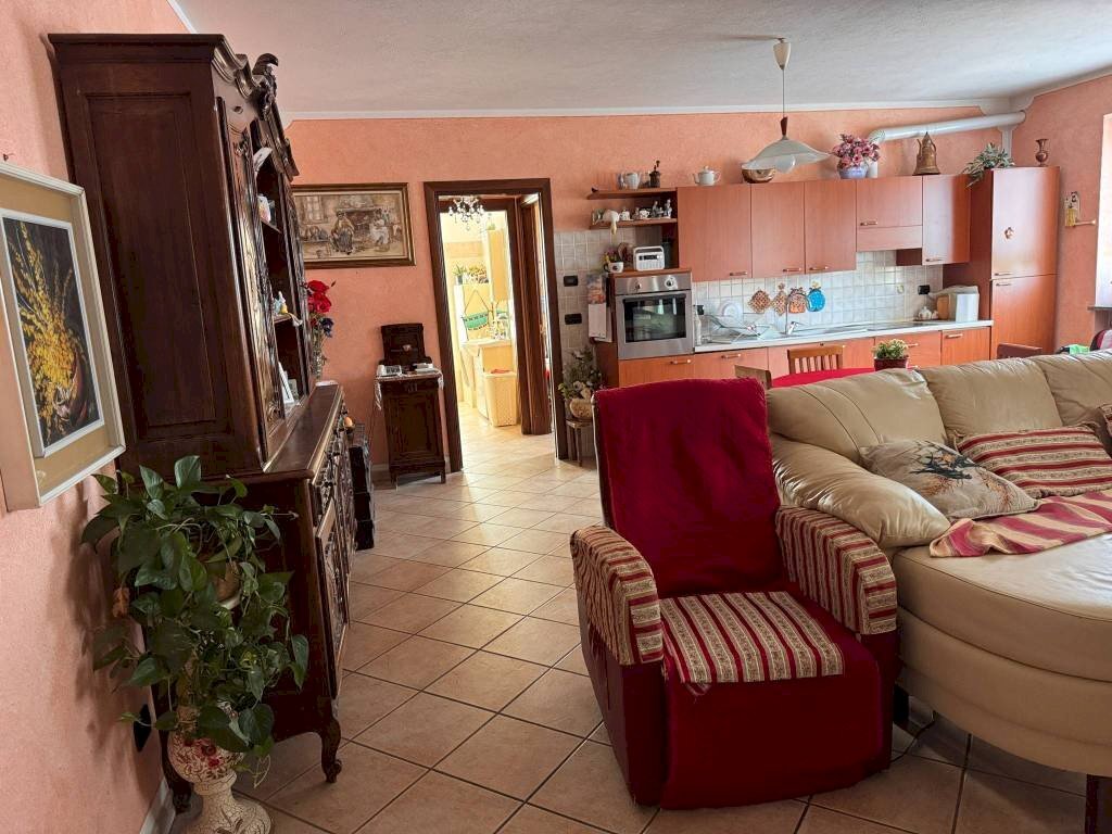 Salone - Appartamento frazione San Chiaffredo, Busca - foto 2
