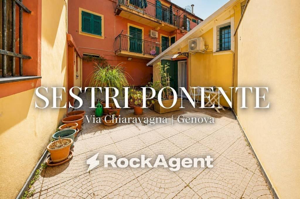Cortile interno - Magazzino via Chiaravagna, 108 R, Genova (zona Sestri Ponente) - foto 1