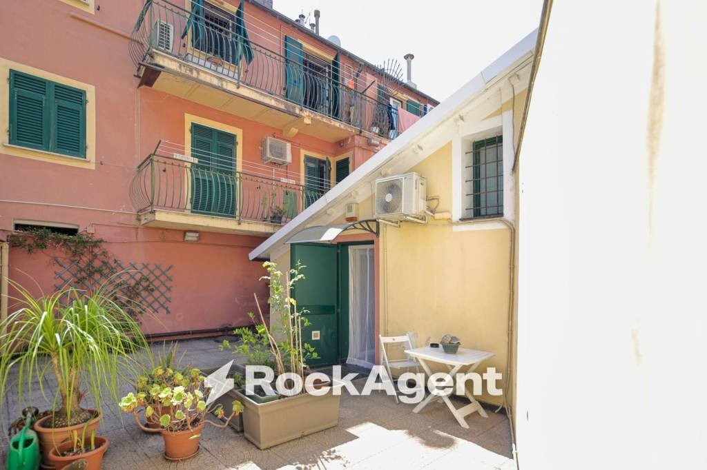 Balcone - Magazzino via Chiaravagna, 108 R, Genova (zona Sestri Ponente) - foto 2