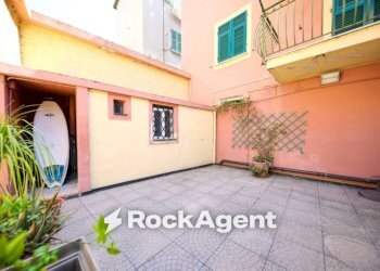 Cortile interno - Magazzino via Chiaravagna, 108 R, Genova (zona Sestri Ponente) - foto 20