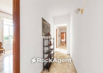 Corridoio - Apartment via Raffaele Baldi, 68, Cava de' Tirreni - photo 11