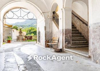 Interno palazzo - Appartamento via Raffaele Baldi, 68, Cava de' Tirreni - foto 2