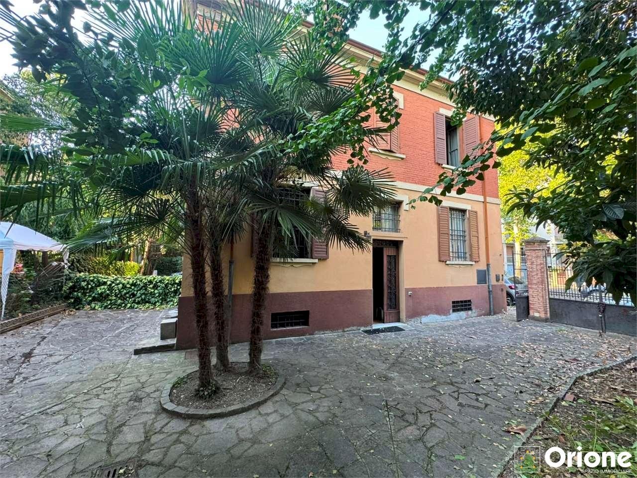 Porzione di casa Modena - foto 1